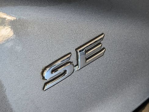 Used 2025 Toyota Camry SE FWD image 9