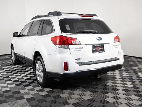 Used 2012 Subaru Outback 2.5i Premium w/ All-Weather Pkg AWD/4WD image 5
