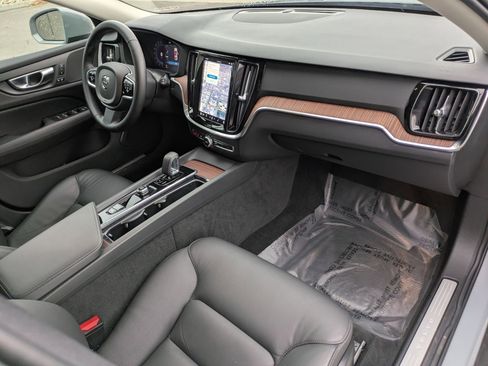 Certified 2025 Volvo V60 B5 Cross Country Plus image 34