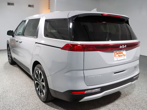 Used 2024 Kia Carnival EX FWD image 9