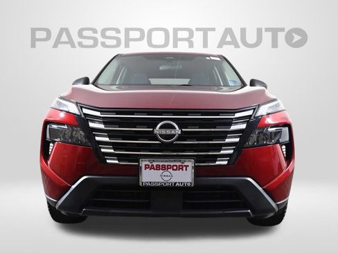 Used 2024 Nissan Rogue S AWD/4WD image 2