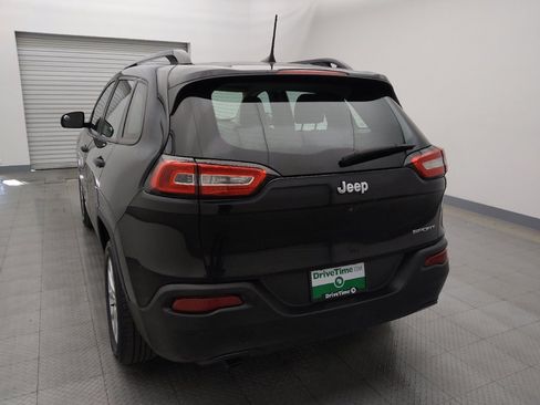 Used 2016 Jeep Cherokee Sport image 6