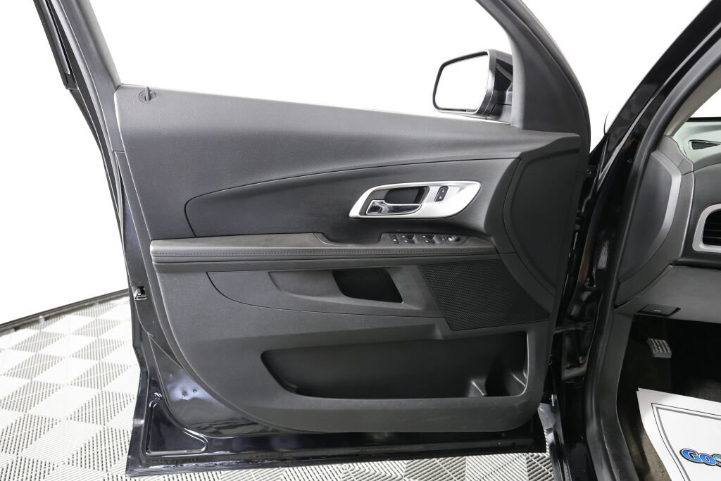 Used 2017 Chevrolet Equinox LT w/ Convenience Package FWD image 12
