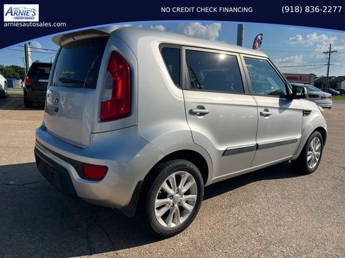 Used 2013 Kia Soul + FWD image 2