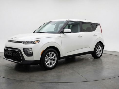 Used 2025 Kia Soul LX w/ LX Technology Package image 3