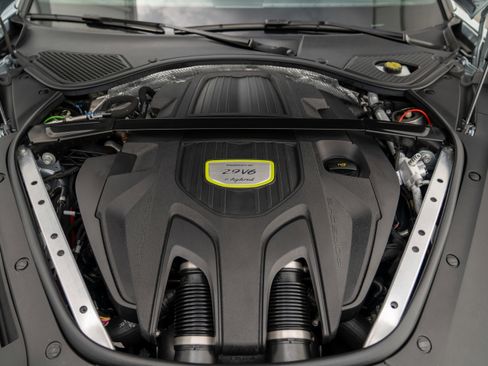 Used 2018 Porsche Panamera 4 image 39