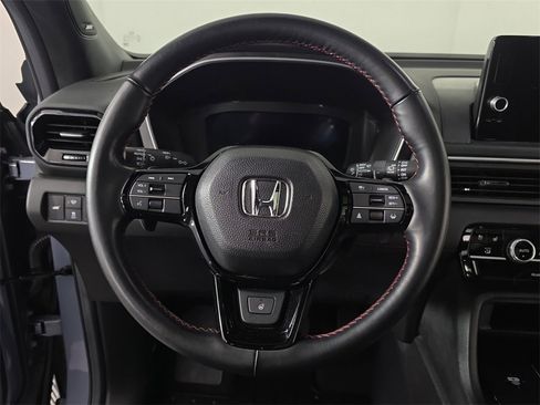 Certified 2025 Honda Pilot Black Edition image 10