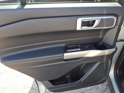 Used 2023 Ford Explorer XLT AWD/4WD image 20