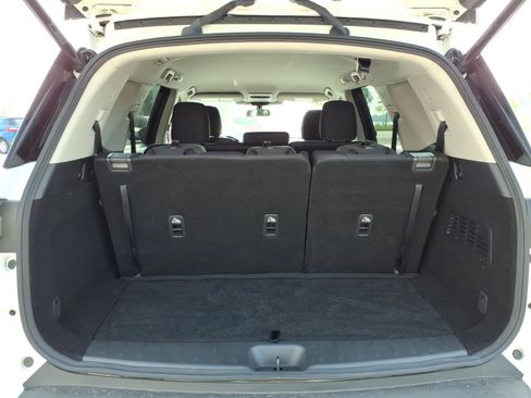 Used 2025 Nissan Pathfinder SV AWD/4WD image 8