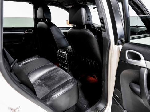 Used 2010 Porsche Cayenne GTS image 28