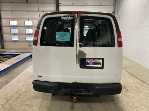 Used 2004 Chevrolet Express 1500 image 11