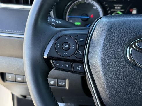 Used 2021 Toyota Venza Limited image 23