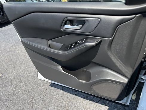 Used 2025 Nissan Rogue SV FWD image 26