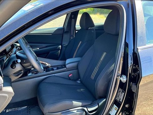 Used 2025 Hyundai Elantra SEL FWD image 9