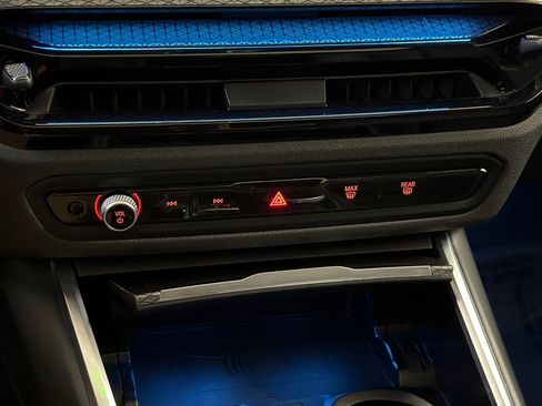 Used 2025 BMW 330i Sedan w/ M Sport Package image 17