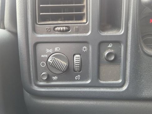 Used 2006 Chevrolet Silverado 1500 W/T RWD image 16