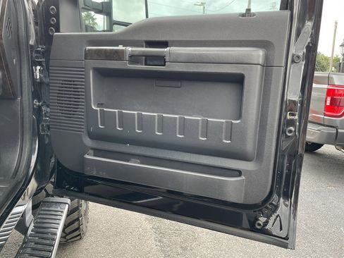 Used 2015 Ford F250 Platinum w/ FX4 Off-Road Package image 38