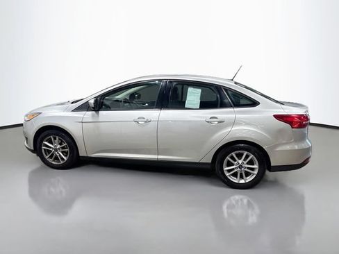 Used 2018 Ford Focus SE FWD image 6