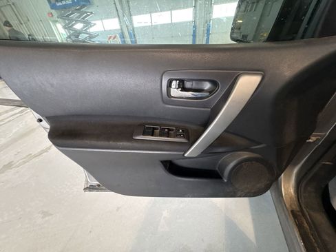 Used 2010 Nissan Rogue S image 19