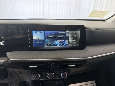Used 2025 Nissan Kicks SV FWD image 10