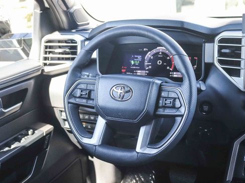 Used 2025 Toyota Tundra Limited AWD/4WD image 16