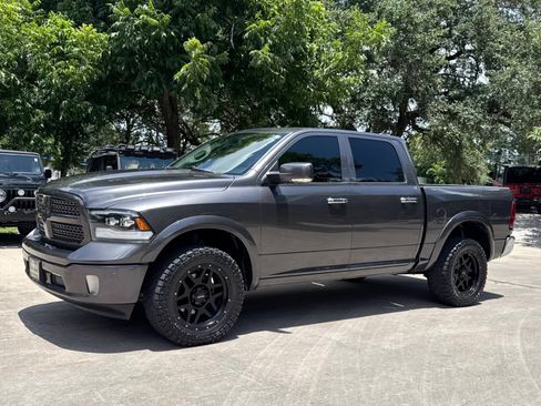 Used 2015 RAM 1500 Laramie w/ Convenience Group AWD/4WD image 4