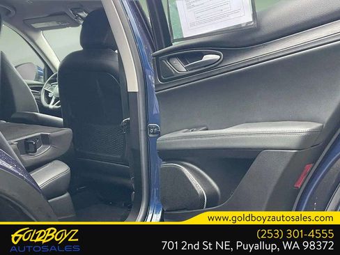 Used 2018 Alfa Romeo Stelvio AWD image 31