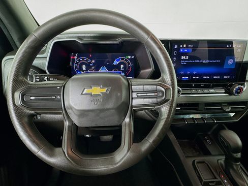 Used 2024 Chevrolet Colorado W/T image 11