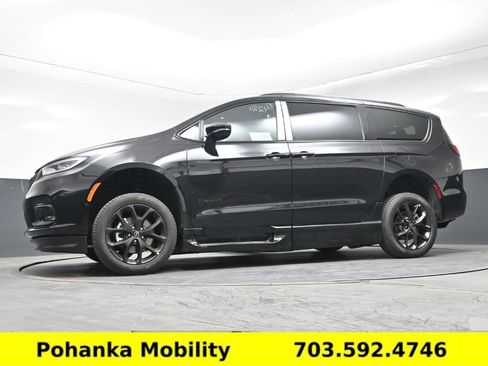 Used 2026 Chrysler Pacifica Select w/ S Appearance Package FWD image 8
