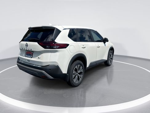 Used 2023 Nissan Rogue SV FWD image 4