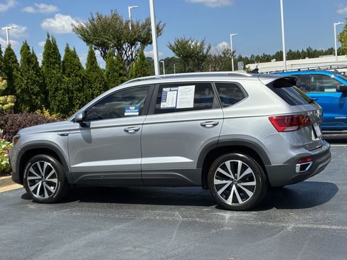Used 2023 Volkswagen Taos SE FWD image 9