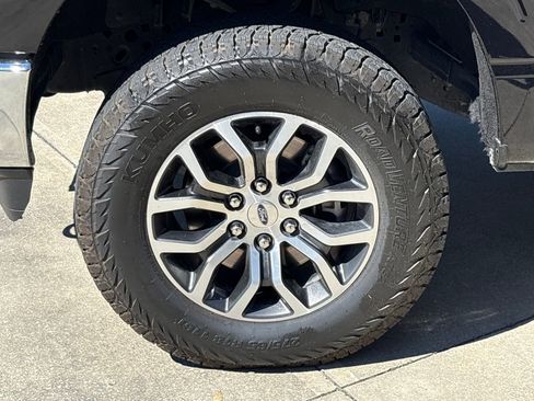 Used 2022 Ford F150 Lariat w/ Trailer Tow Package image 12