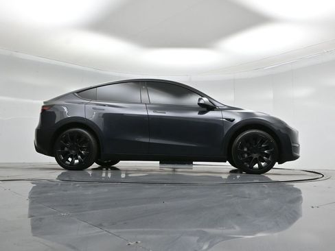 Used 2024 Tesla Model Y Long Range image 43