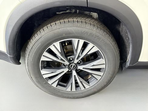 Used 2023 Nissan Rogue SV image 33