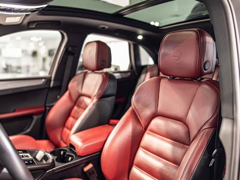 Used 2023 Porsche Macan S image 17