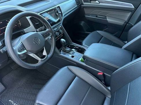 Certified 2023 Volkswagen Atlas Cross Sport SE w/ Black Wheel Package image 10