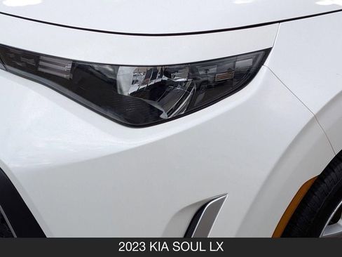 Used 2023 Kia Soul LX w/ LX Technology Package FWD image 10