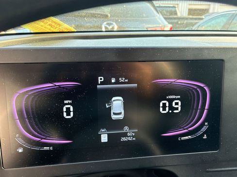 Used 2025 Kia Sportage LX image 10