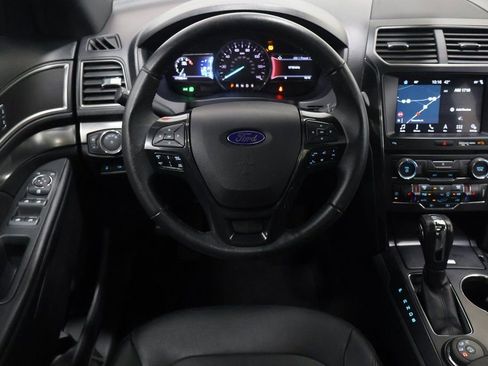 Used 2018 Ford Explorer XLT w/ Equipment Group 202A image 16