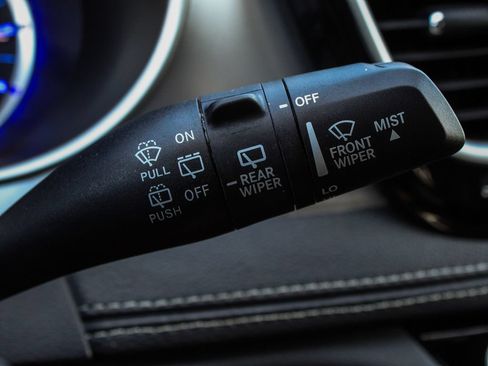Used 2024 Chrysler Pacifica Limited FWD image 26