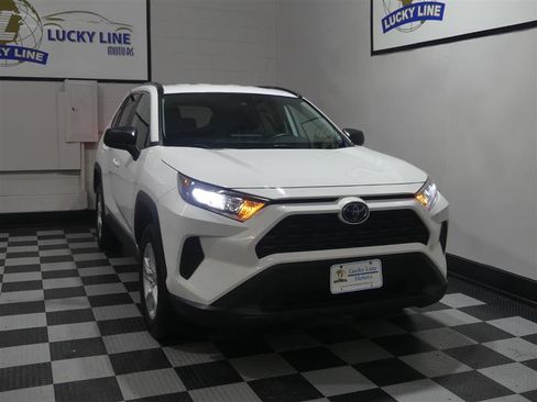 Used 2021 Toyota RAV4 LE image 5