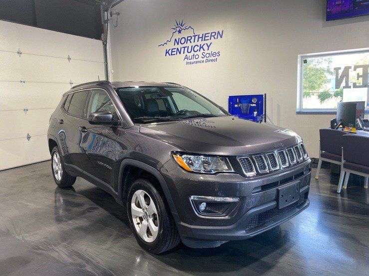 Used 2019 Jeep Compass Latitude w/ Popular Equipment Group AWD/4WD image 1
