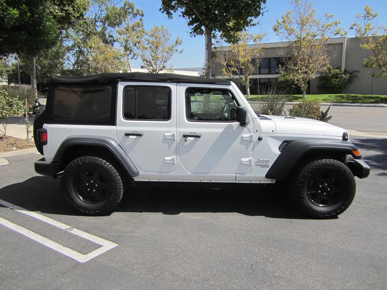 Used 2018 Jeep Wrangler Unlimited Sport S AWD/4WD image 4