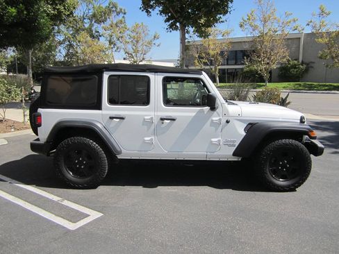 Used 2018 Jeep Wrangler Unlimited Sport S AWD/4WD image 4
