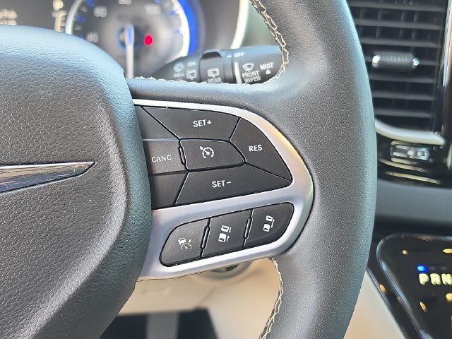 Used 2024 Chrysler Pacifica Touring-L FWD image 22