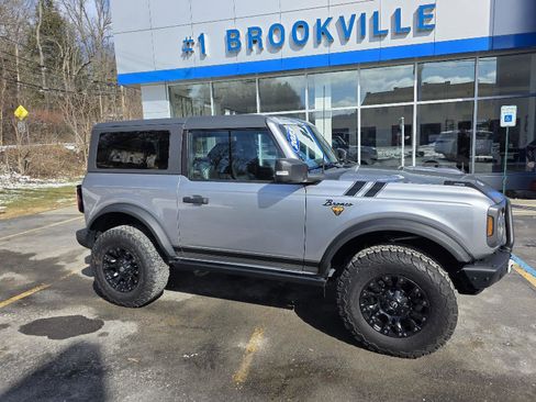 Used 2023 Ford Bronco Badlands image 9