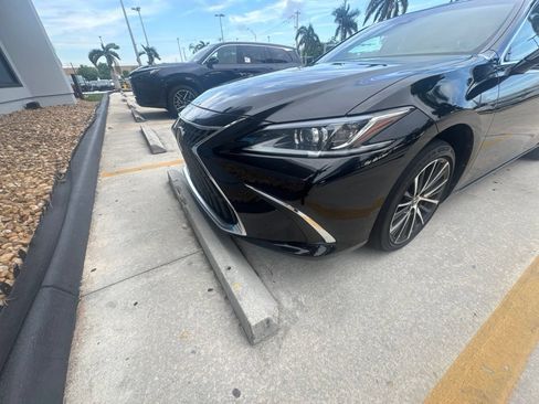 Used 2024 Lexus ES 350 w/ Premium Package FWD image 9