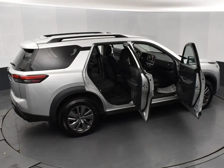 Used 2025 Nissan Pathfinder SV AWD/4WD image 10