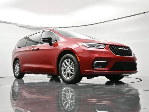 New 2026 Chrysler Pacifica Select image 36