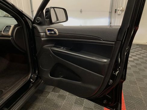 Used 2017 Jeep Grand Cherokee Laredo w/ Quick Order Package 23E image 46